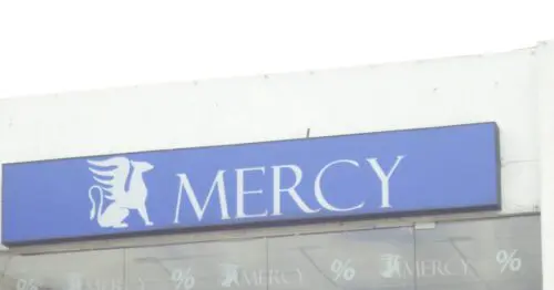 MERCY CARRERA 65 CON 81 MERCY CARRERA 65 CON 81